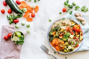 בניית תפריט מאוזן ובריא: מדריך מקצועי לצרכן המודרני